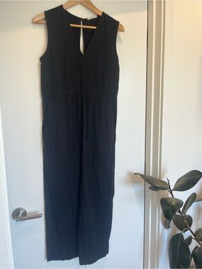 Sleeveless Black V-Neck Jumpsuit